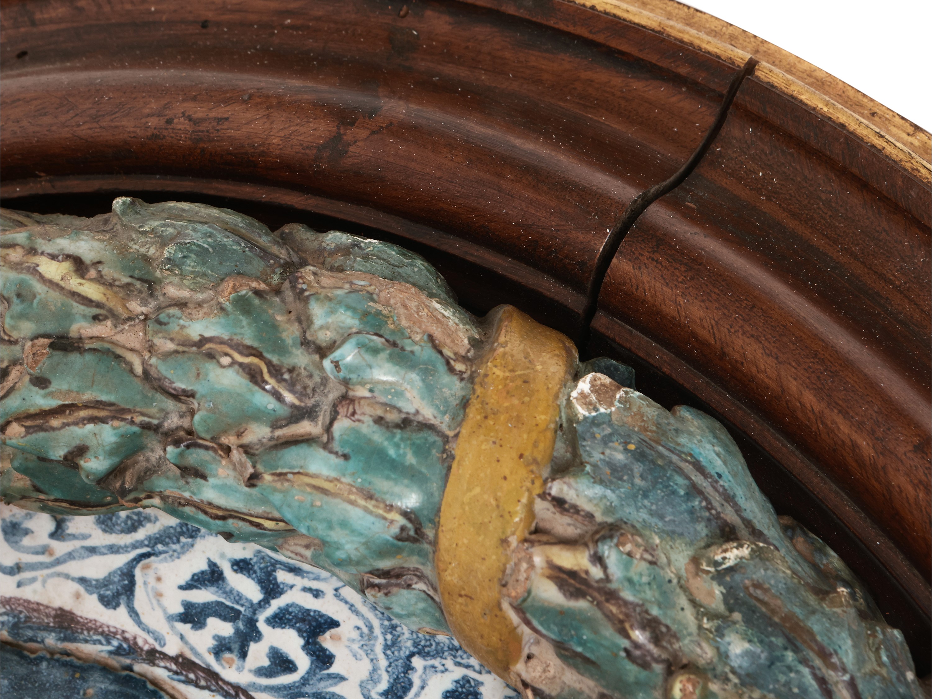 Stemma gentilizio con leone rampante e stella a otto punte