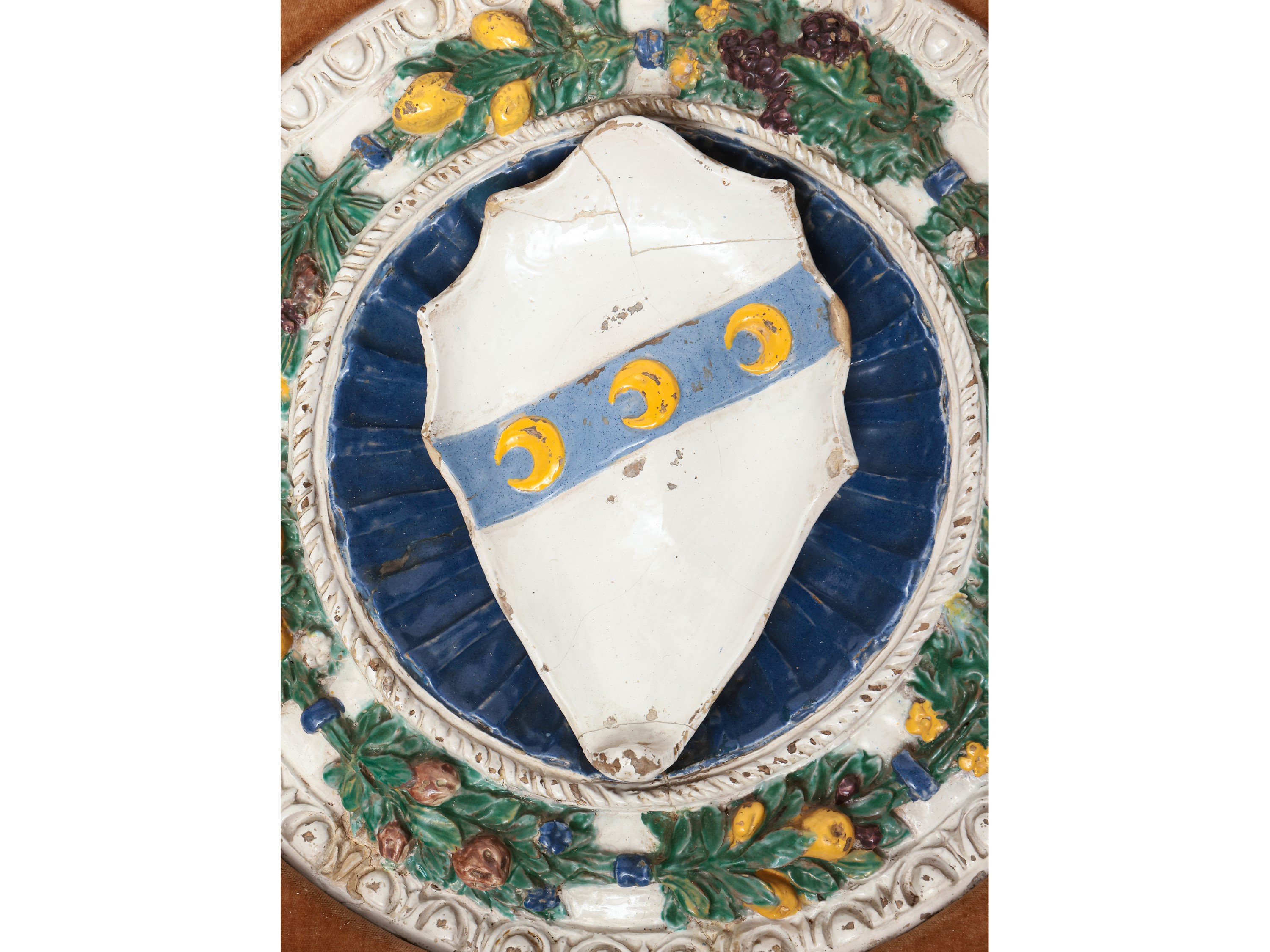 Bottega Giovanni della Robbia - Stemma Gentilizio con Tre Mezze Lune Crescenti (strozzi?) Entro G...