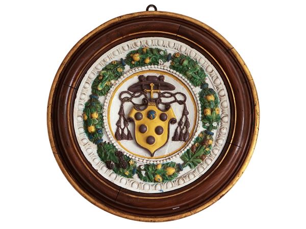 Bottega Giovanni Della Robbia - Stemma del Cardinale Giulio de' Medici (poi papa Clemente VII) entro ghirlanda di frutti e foglie