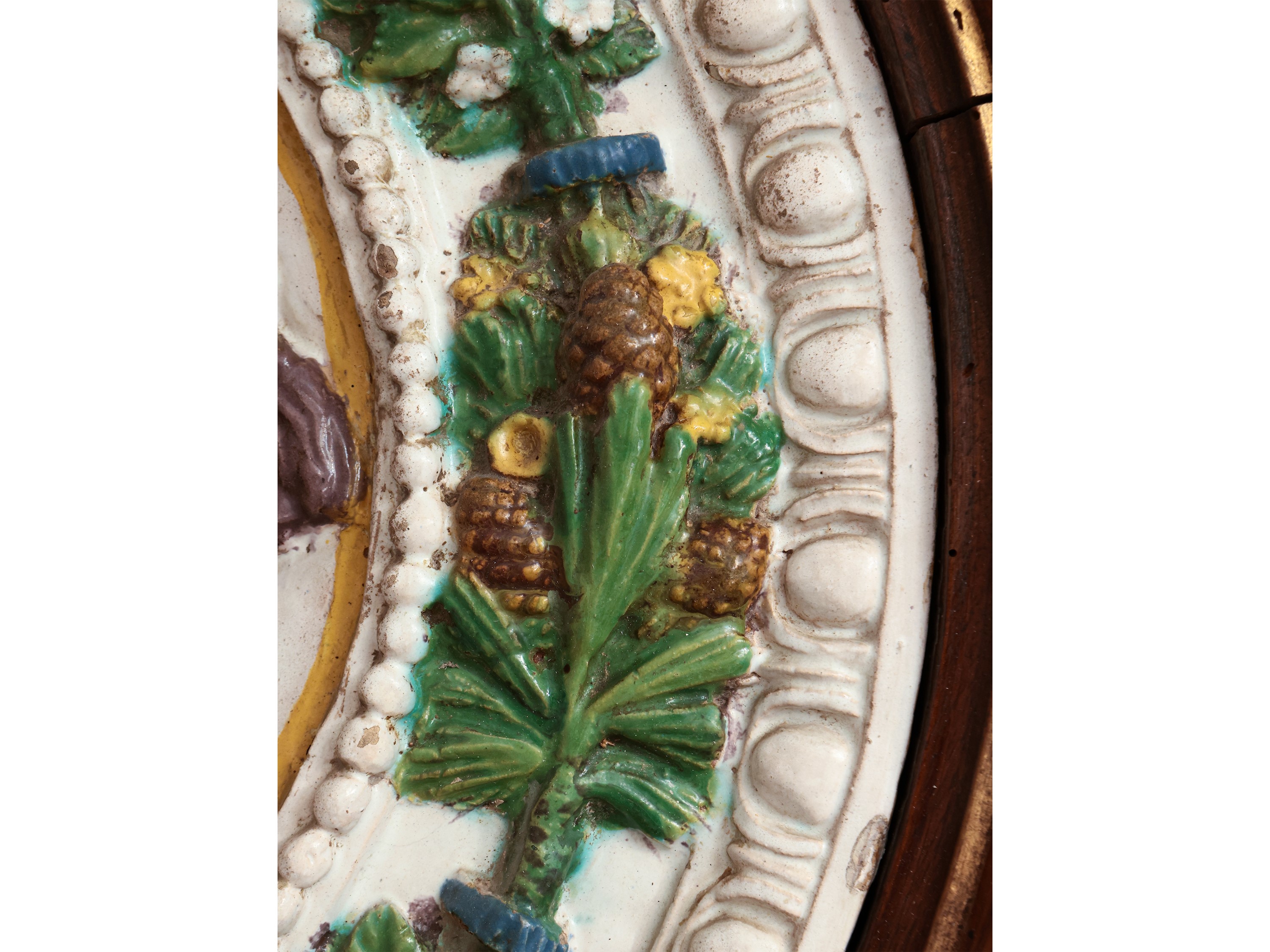 Stemma del Cardinale Giulio de' Medici (poi papa Clemente VII) entro ghirlanda di frutti e foglie