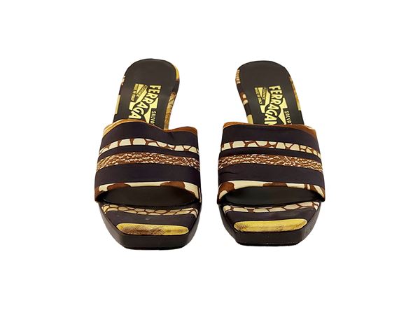 Salvatore Ferragamo - Mules in tessuto animalier