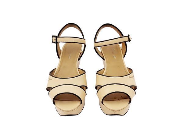 Salvatore Ferragamo - Cipria -colored paint platform sandals