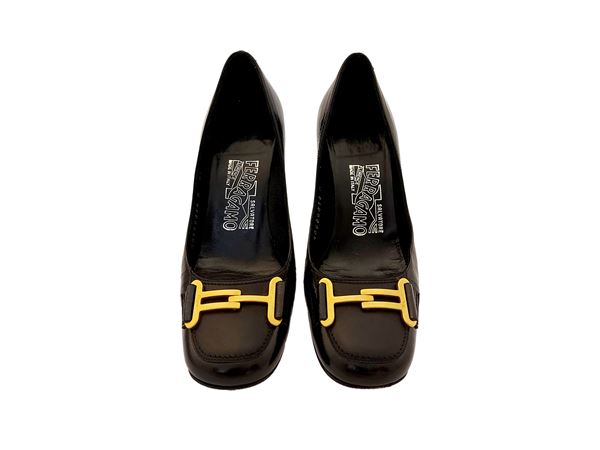 Salvatore Ferragamo - Black paint decolleté