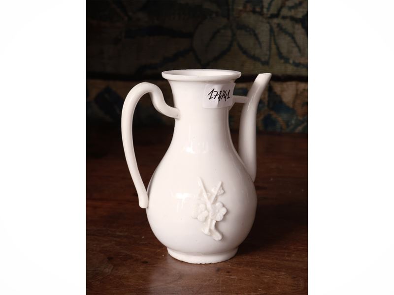 Piccola brocca in porcellana bianca di Dehua