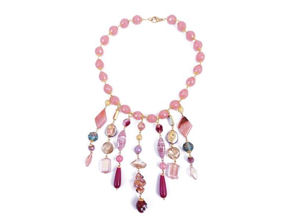 Collana con pietre rosa e pendenti in vetro di Murano