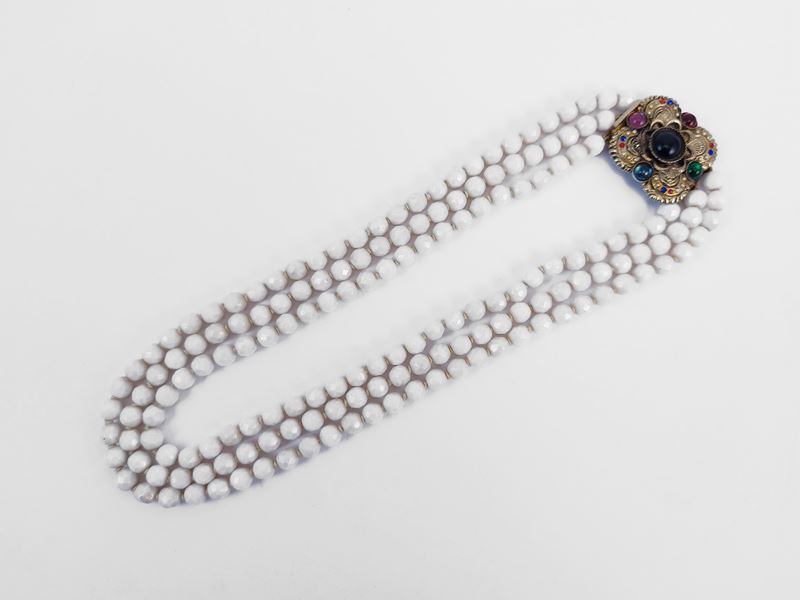 Collana a tre fili degradè con pietre bianche