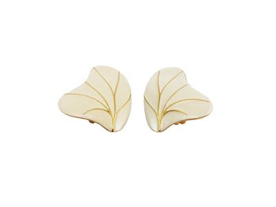 Orecchini a Clip in Smalto Beige Realizzati a Forma di Foglie