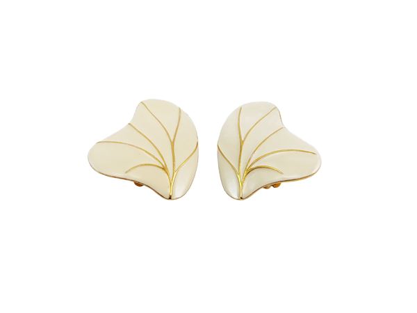 Beige enamel clip earrings made in the shape of leaves