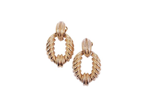 Golden tone metal clip earrings