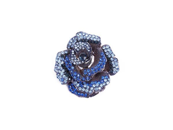 Floral brooching in burnished metal