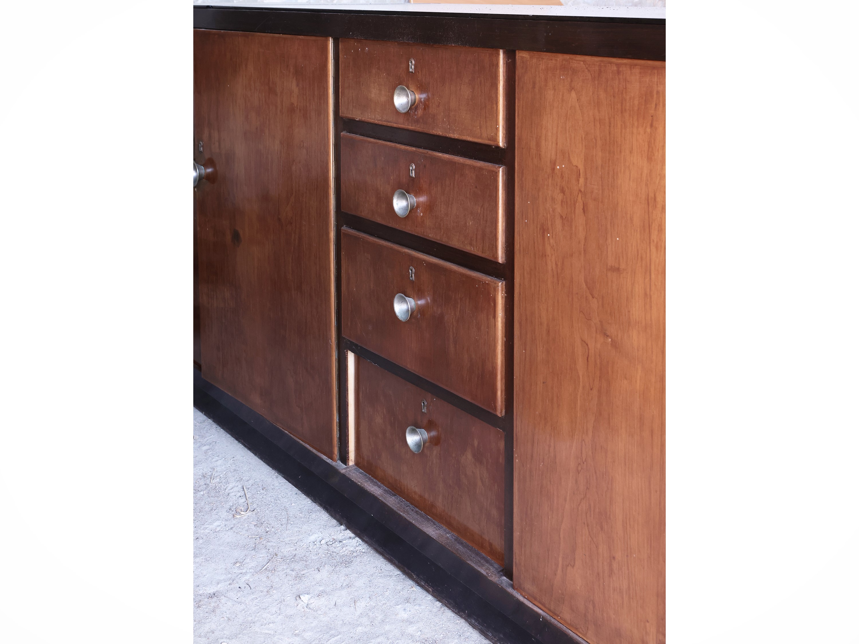 Credenza Impiallacciata in Piuma di Noce