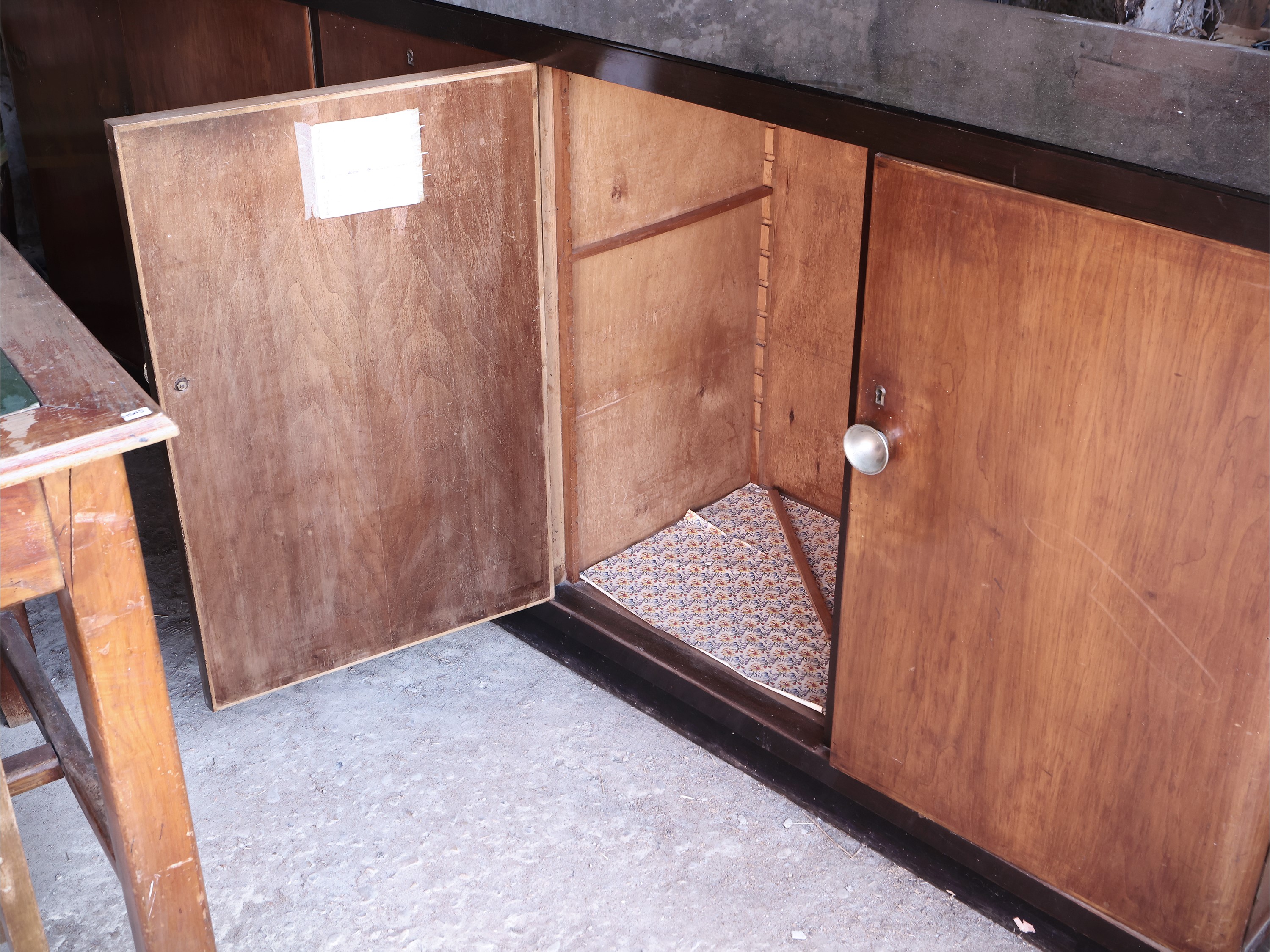 Credenza Impiallacciata in Piuma di Noce