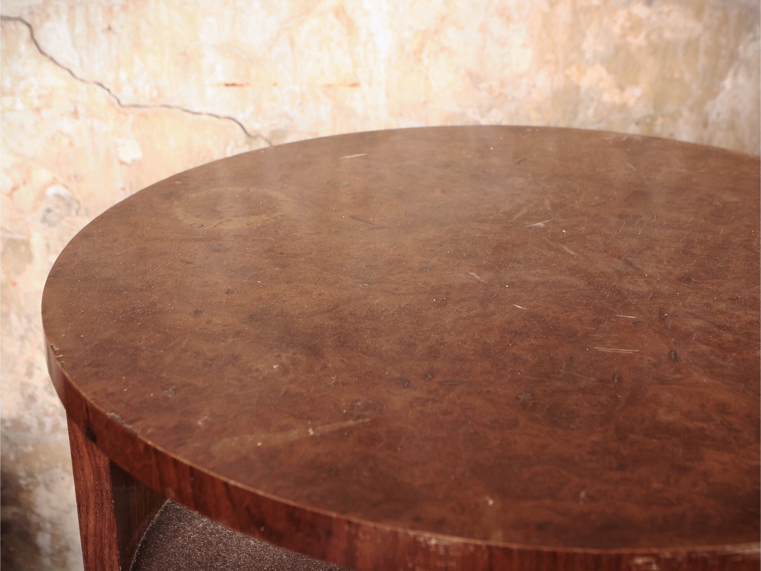 Tavolino Circolare da Appoggio Impiallacciato in Mogano
