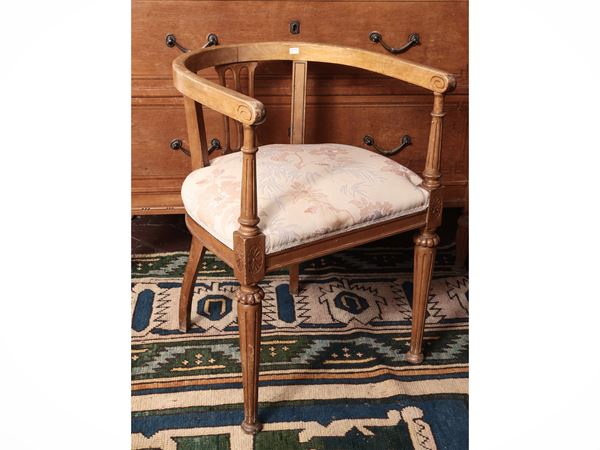 Poltroncina a pozzetto in faggio