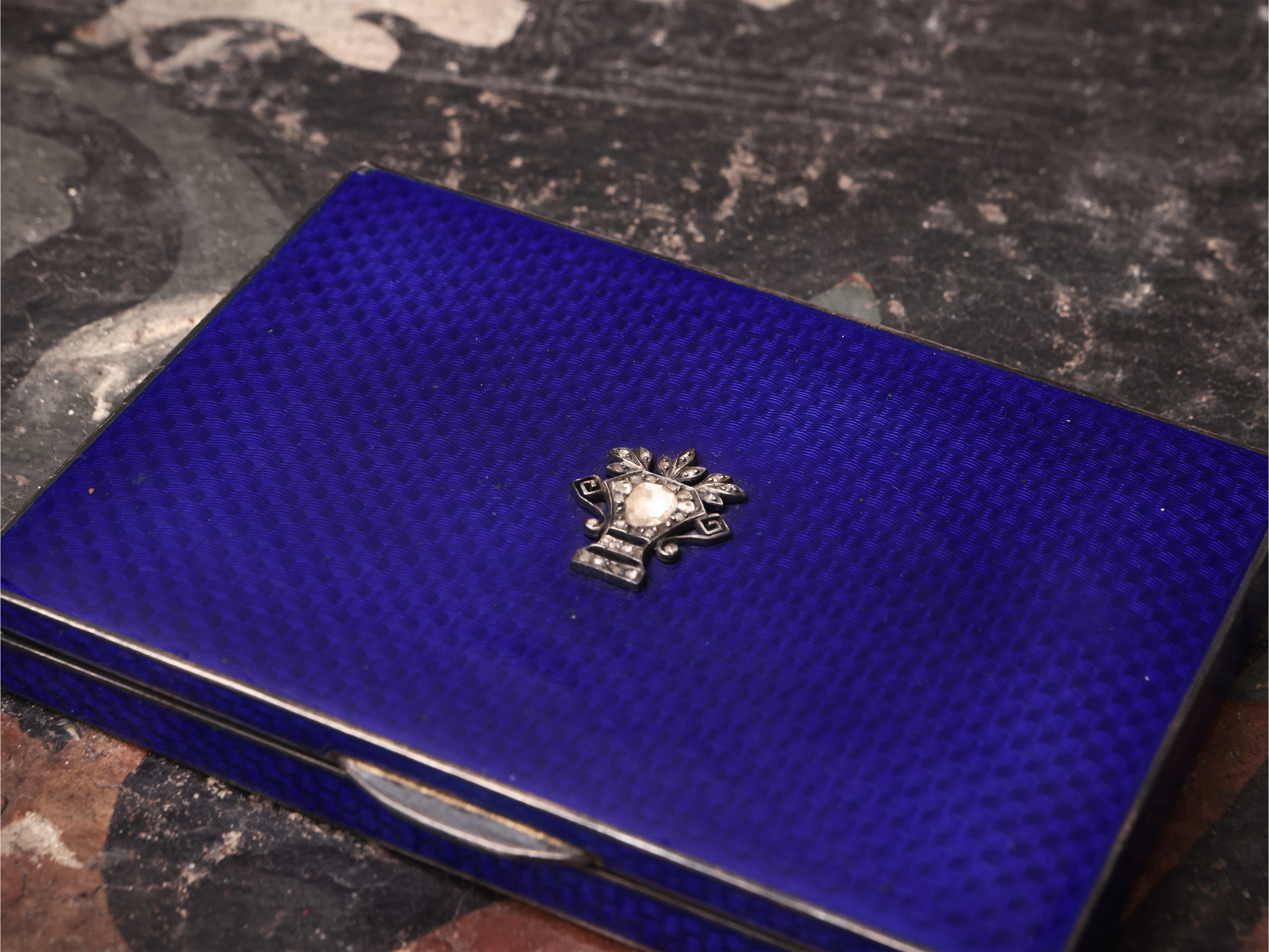 Tabacchiera Art déco in argento e smalti blu cobalto