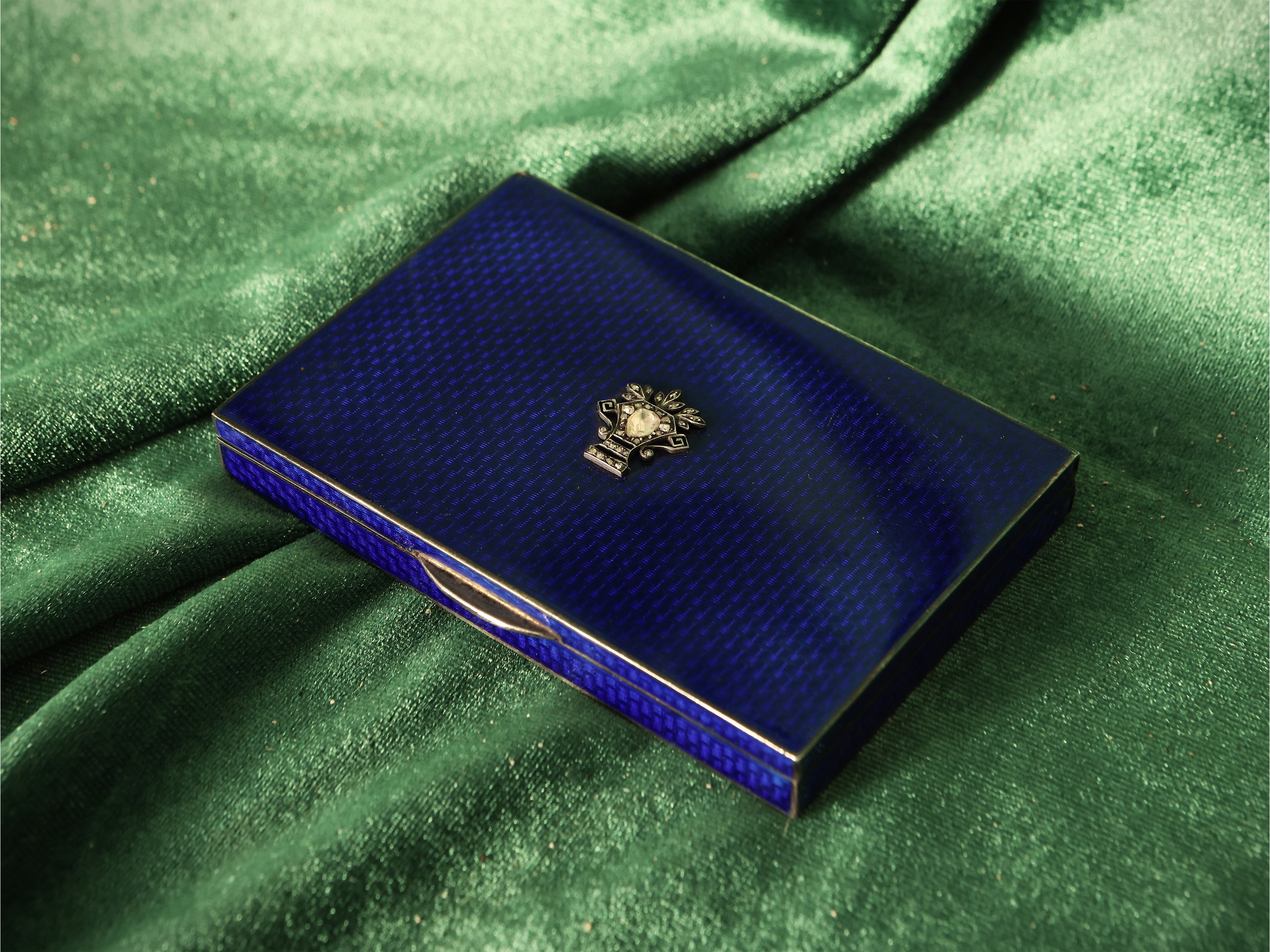 Tabacchiera Art déco in argento e smalti blu cobalto