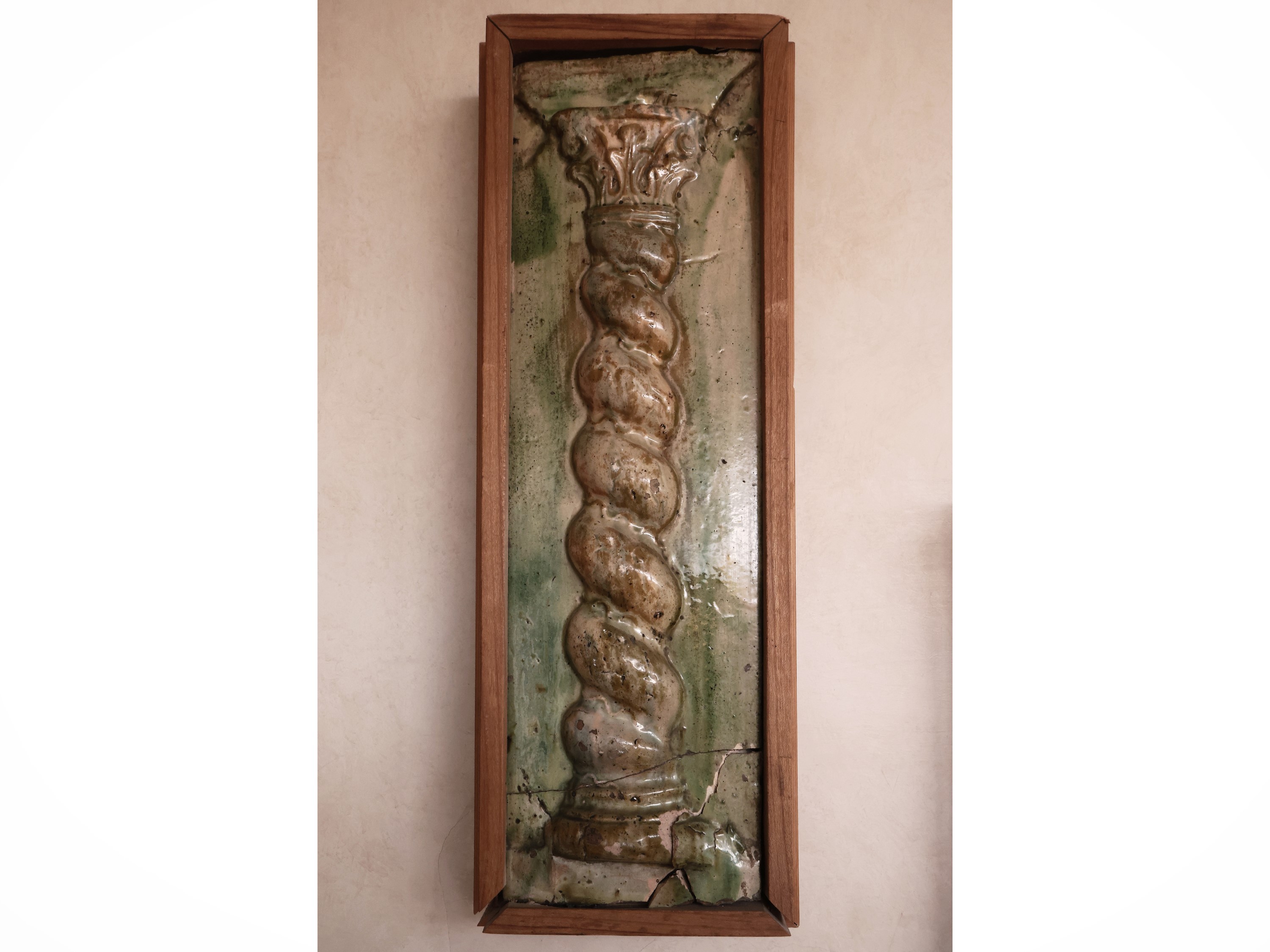 Serie di Tre Formelle in Maiolica