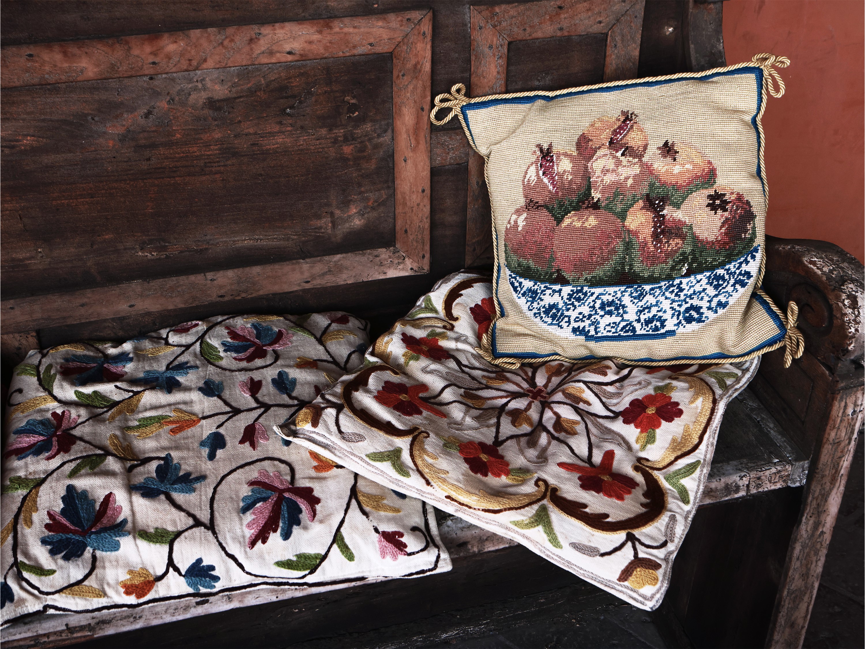 Assortimento di Cuscini Ricamati