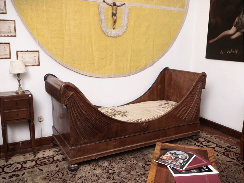 Letto singolo a barca in noce