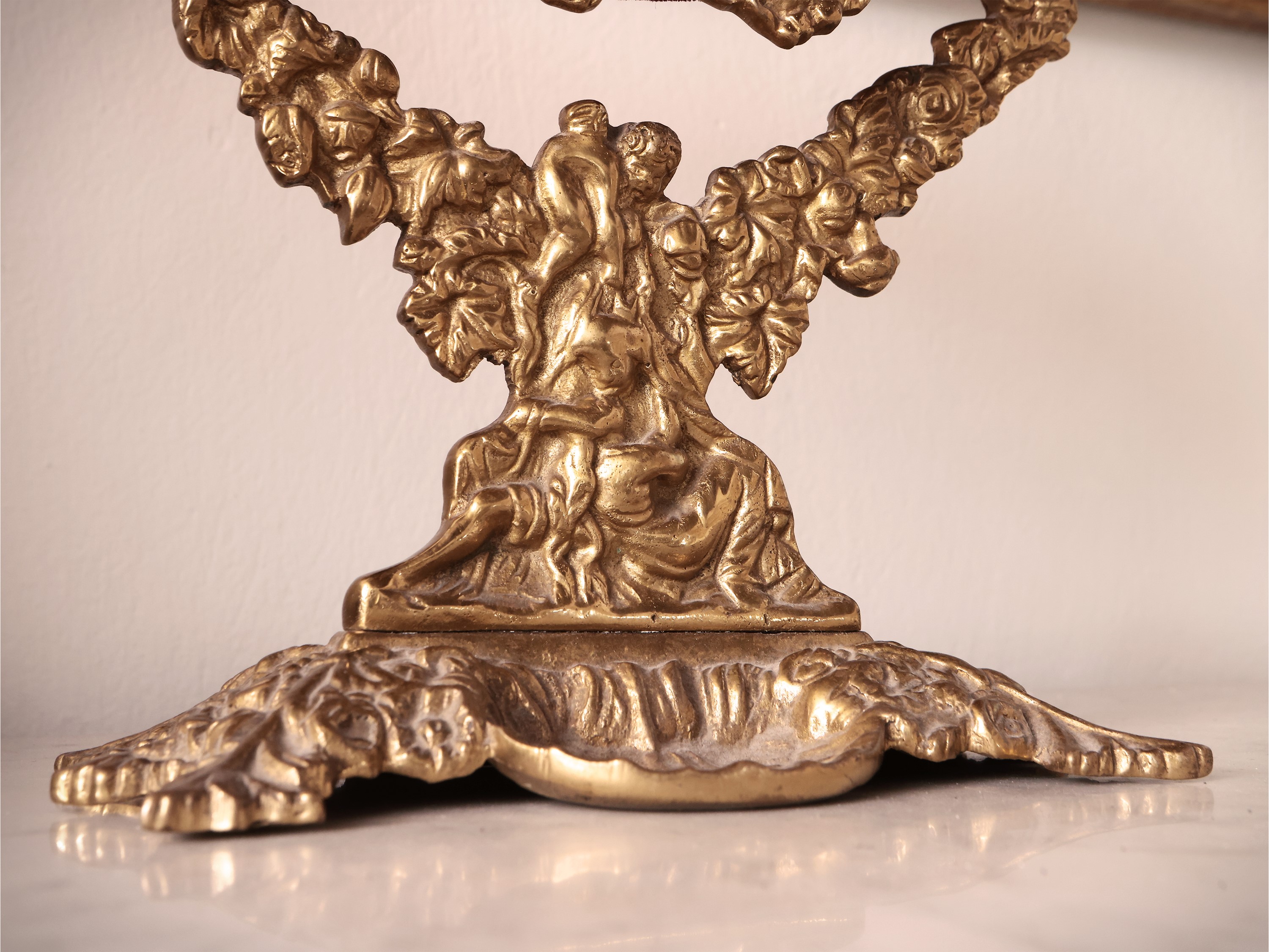 Piccola Specchiera da Toilette con Cornice in Metallo Dorato