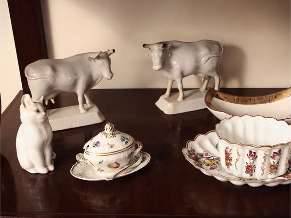 Miscellanea di accessori in porcellana