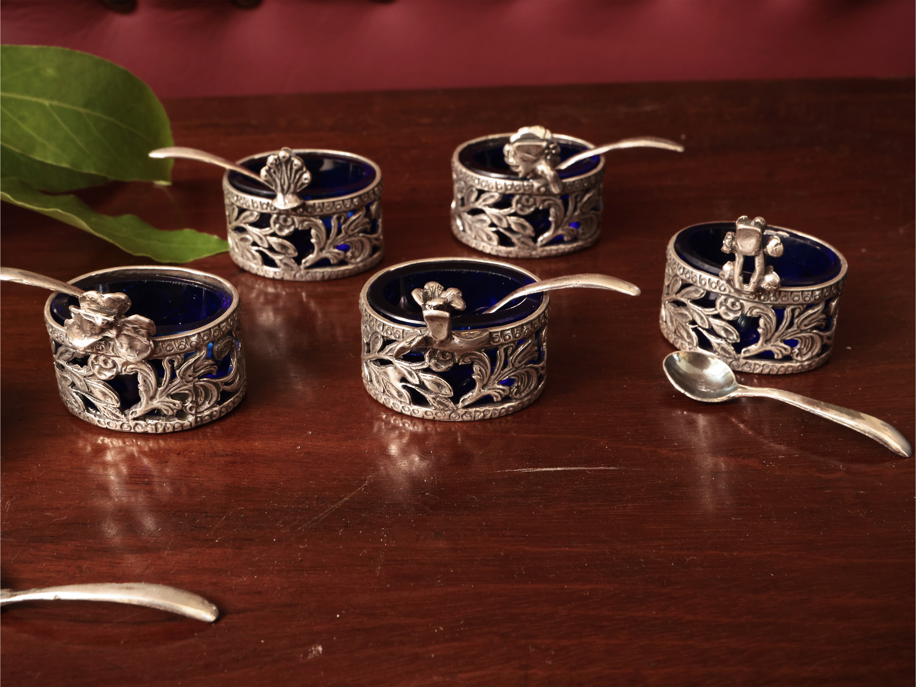 Serie di sei saliere in argento 925, Cassetti