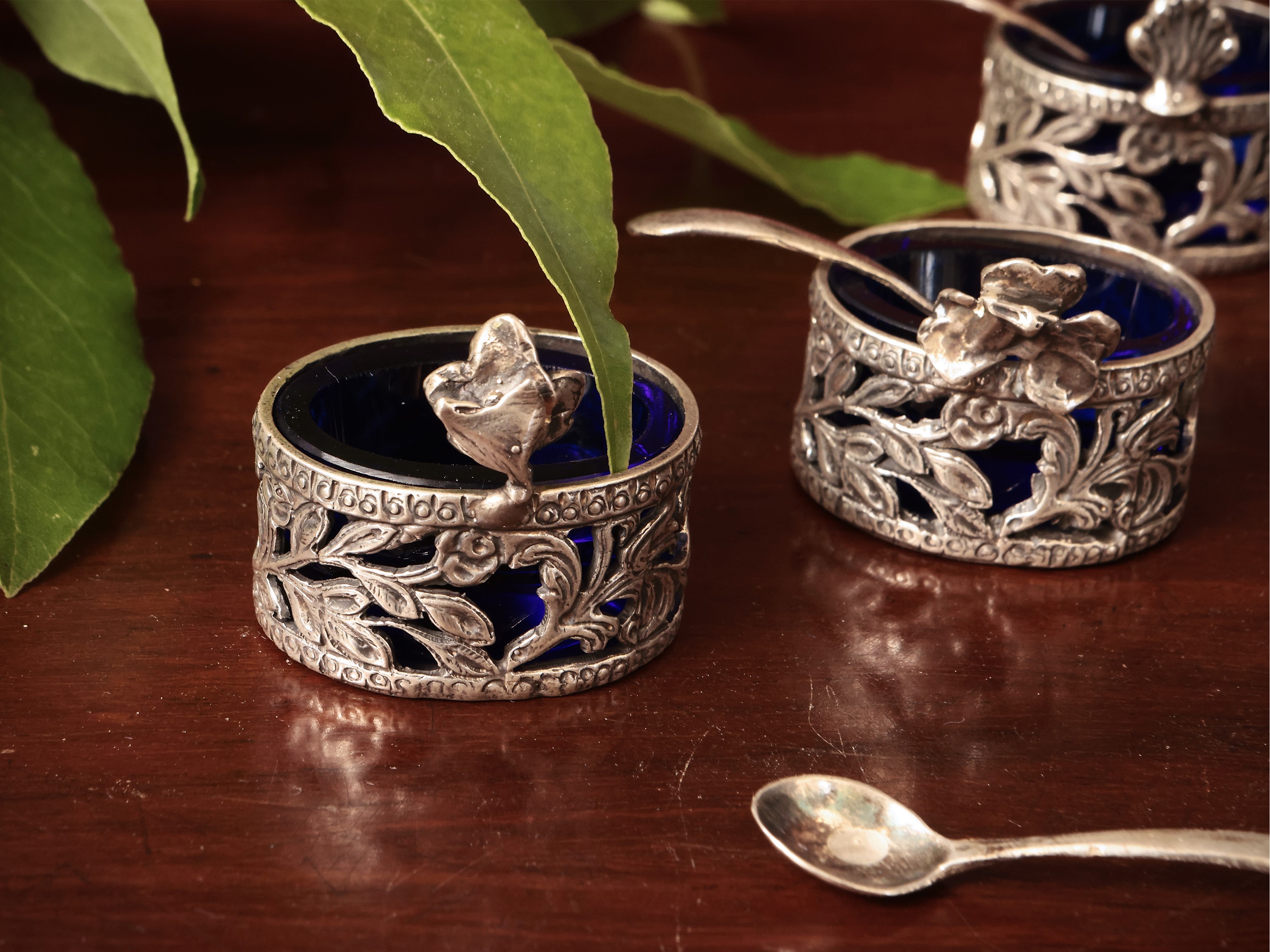 Serie di sei saliere in argento 925, Cassetti