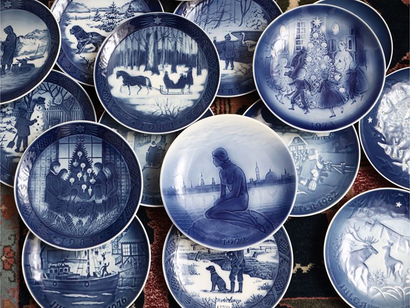 Assortimento di Sette Piatti di Natale in Porcellana Danese