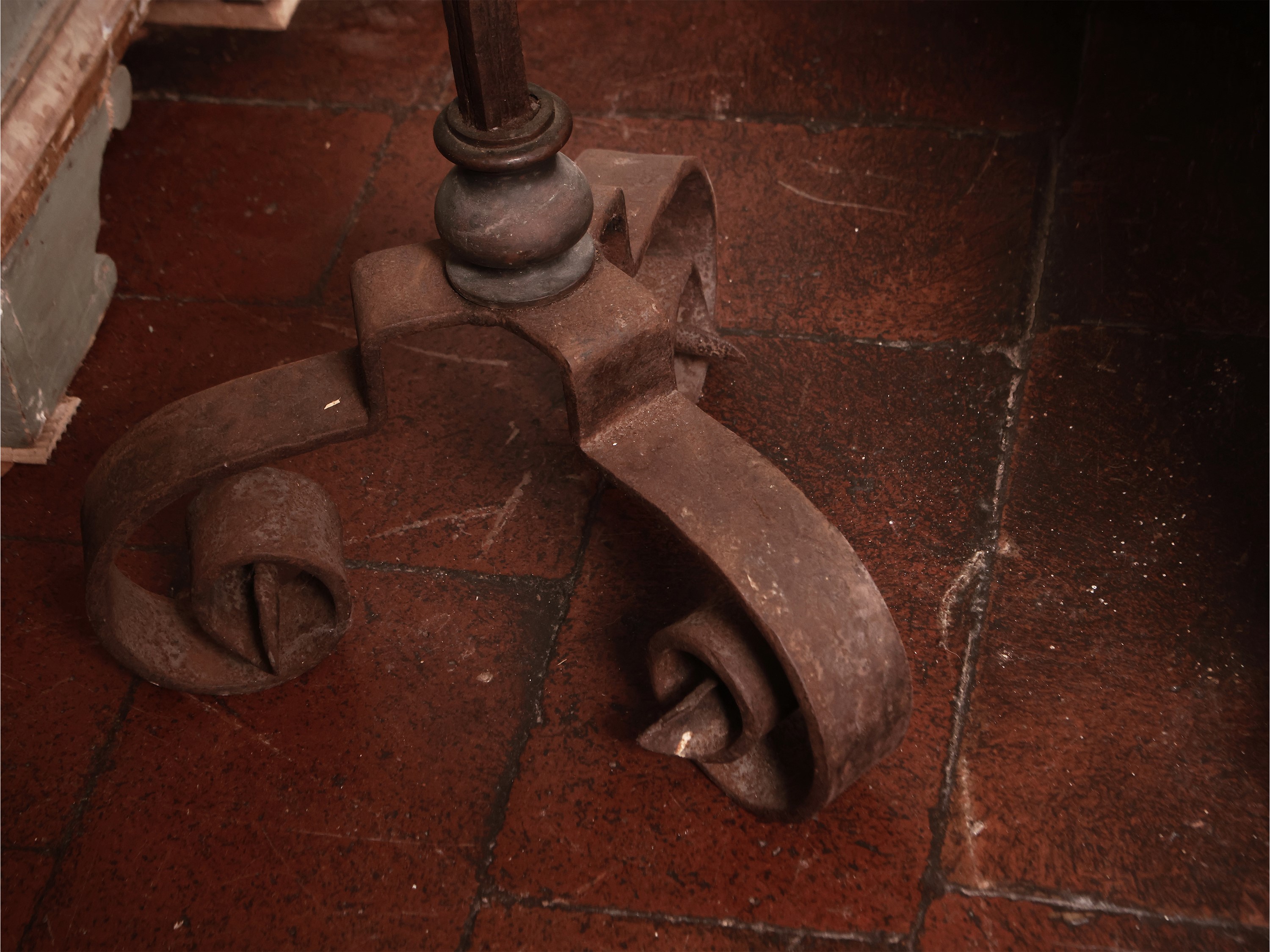 Torciera da Terra in Ferro Battuto