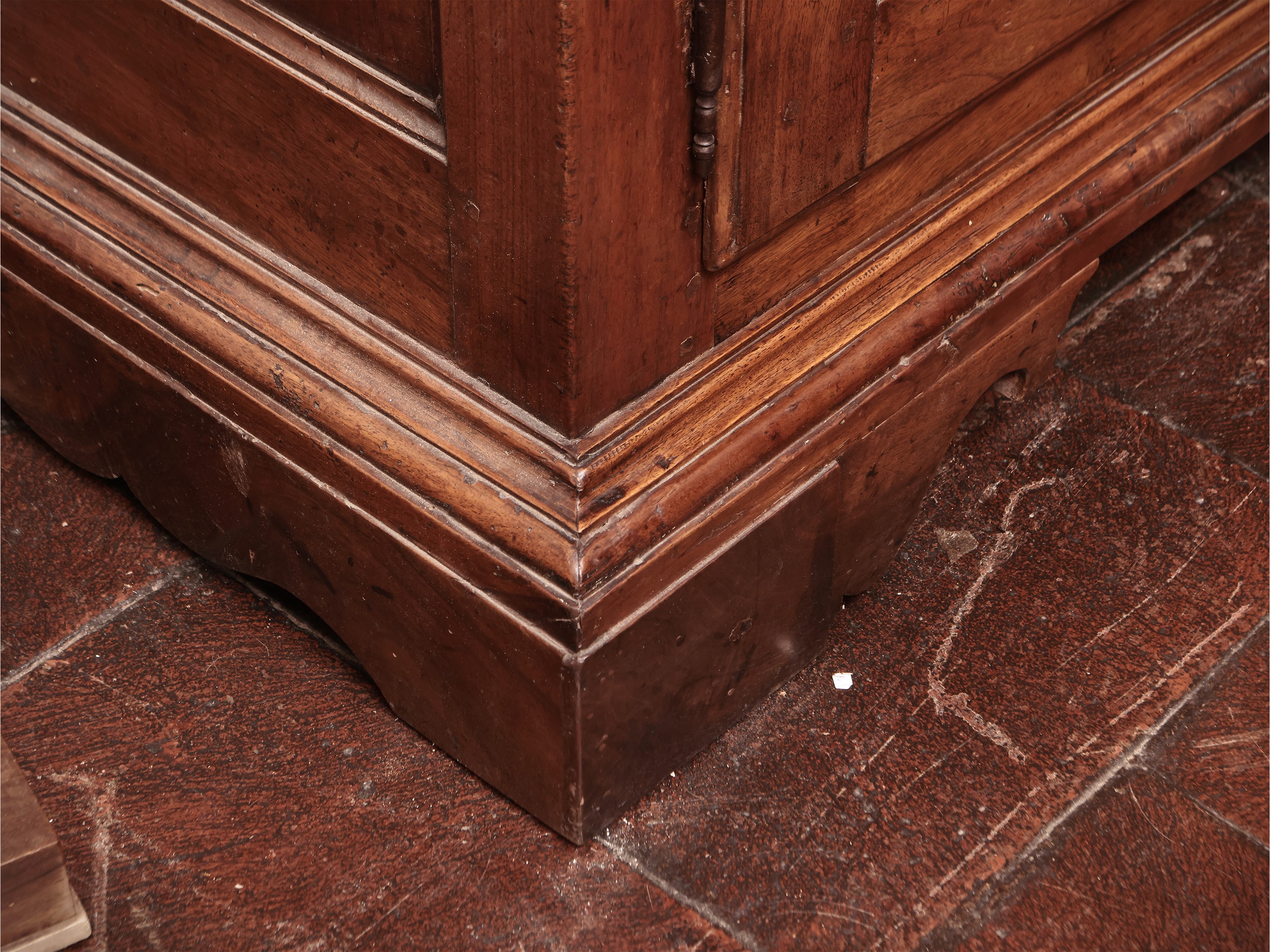 Credenza Rustica in Noce