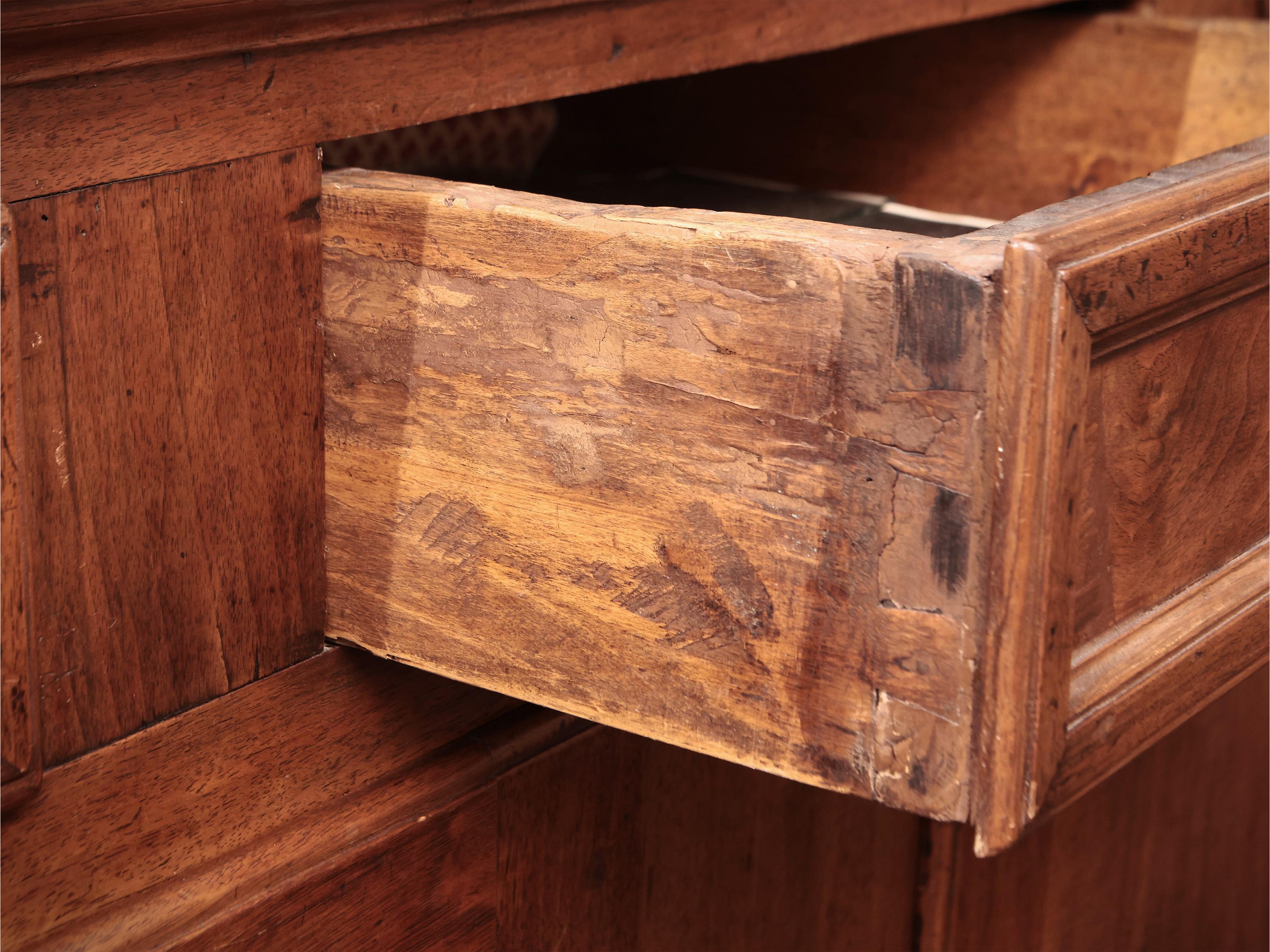 Credenza Rustica in Noce