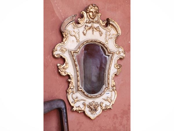 Specchiera a ventola con cornice in legno intagliato, dorato e laccato bianco