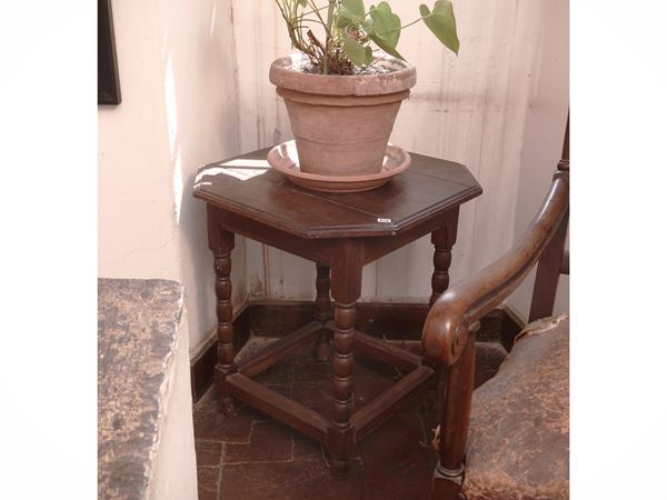 Tavolino rustico da appoggio in noce