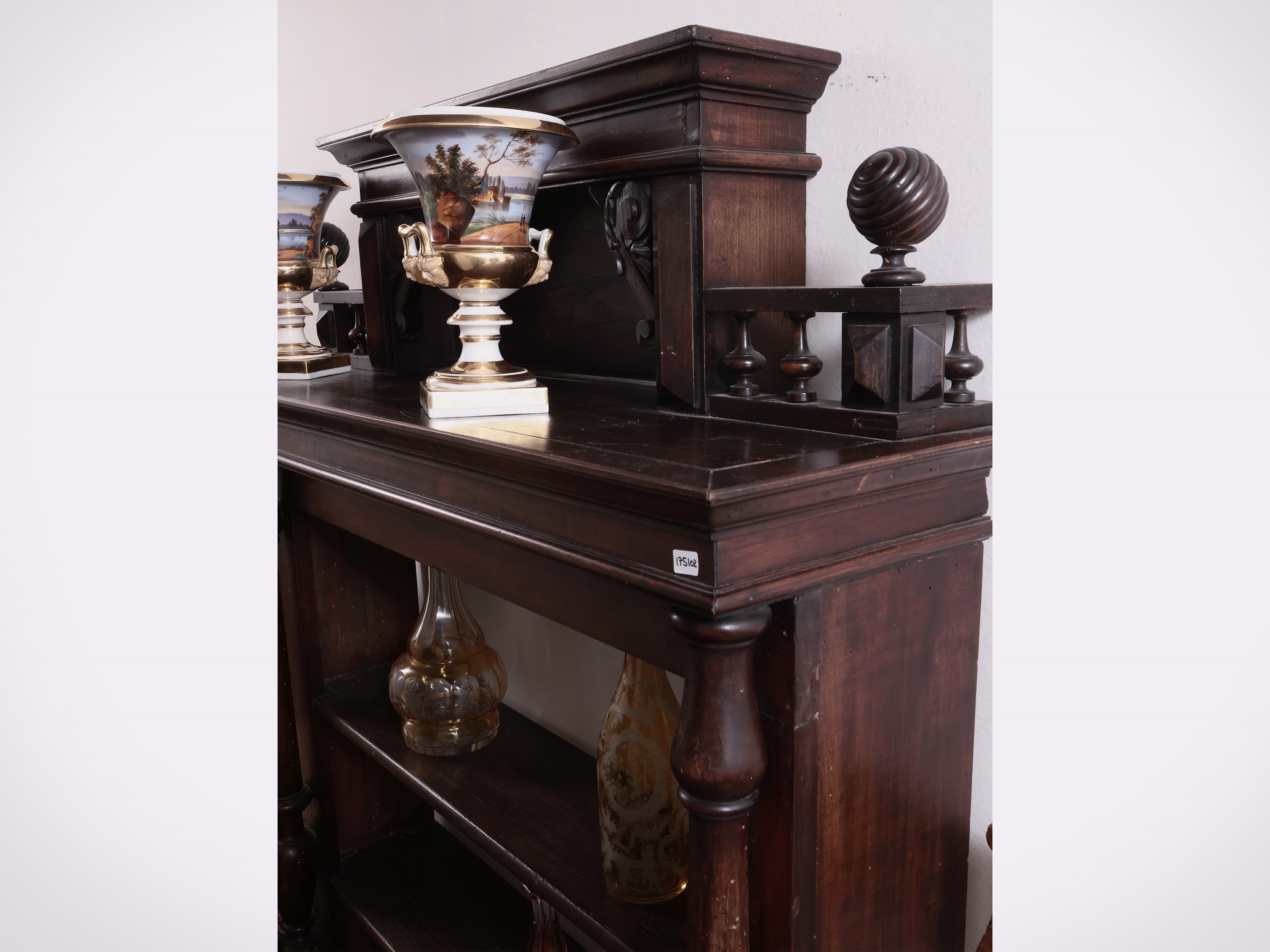 Etagere in Noce