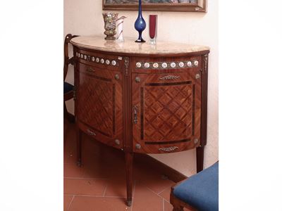 Piccola Credenza Impiallacciata e Intarsiata in Legno di Rosa