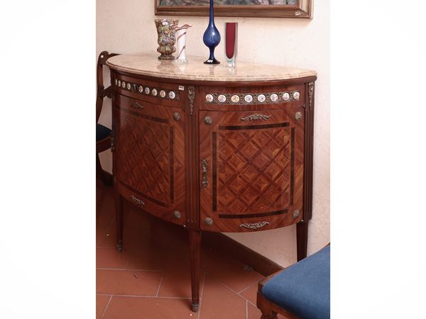 Piccola credenza impiallacciata e intarsiata in legno di rosa