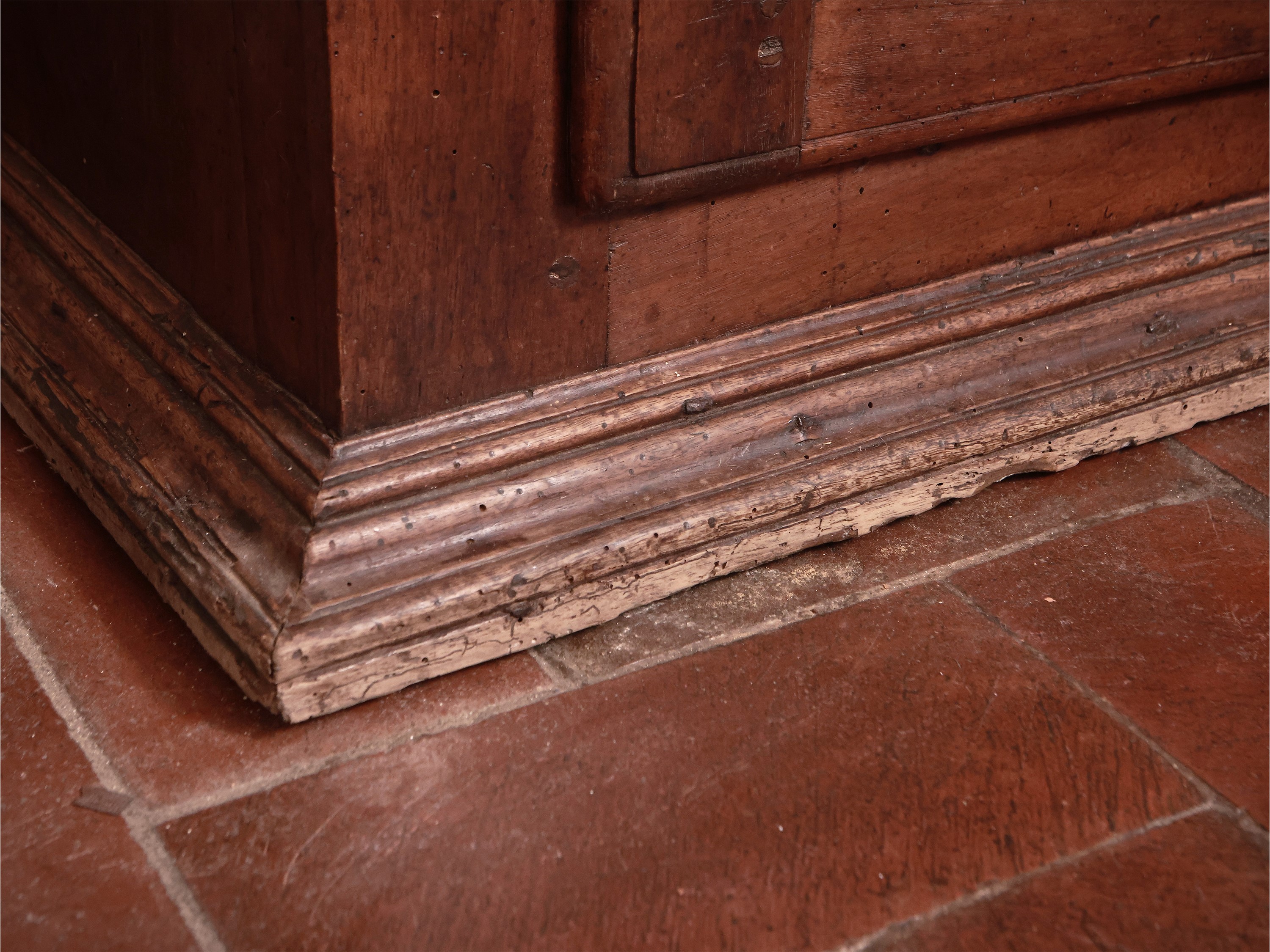 Credenza Rustica in Noce