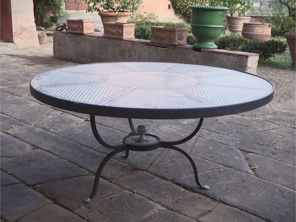 Grande tavolo da giardino in ferro battuto e porcellana, Magnani