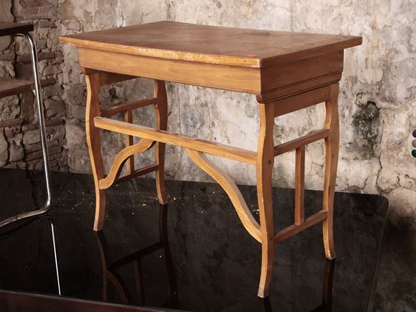 Tavolino da appoggio in legno tenero