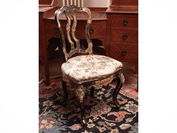 Sedia in legno intagliato e laccato