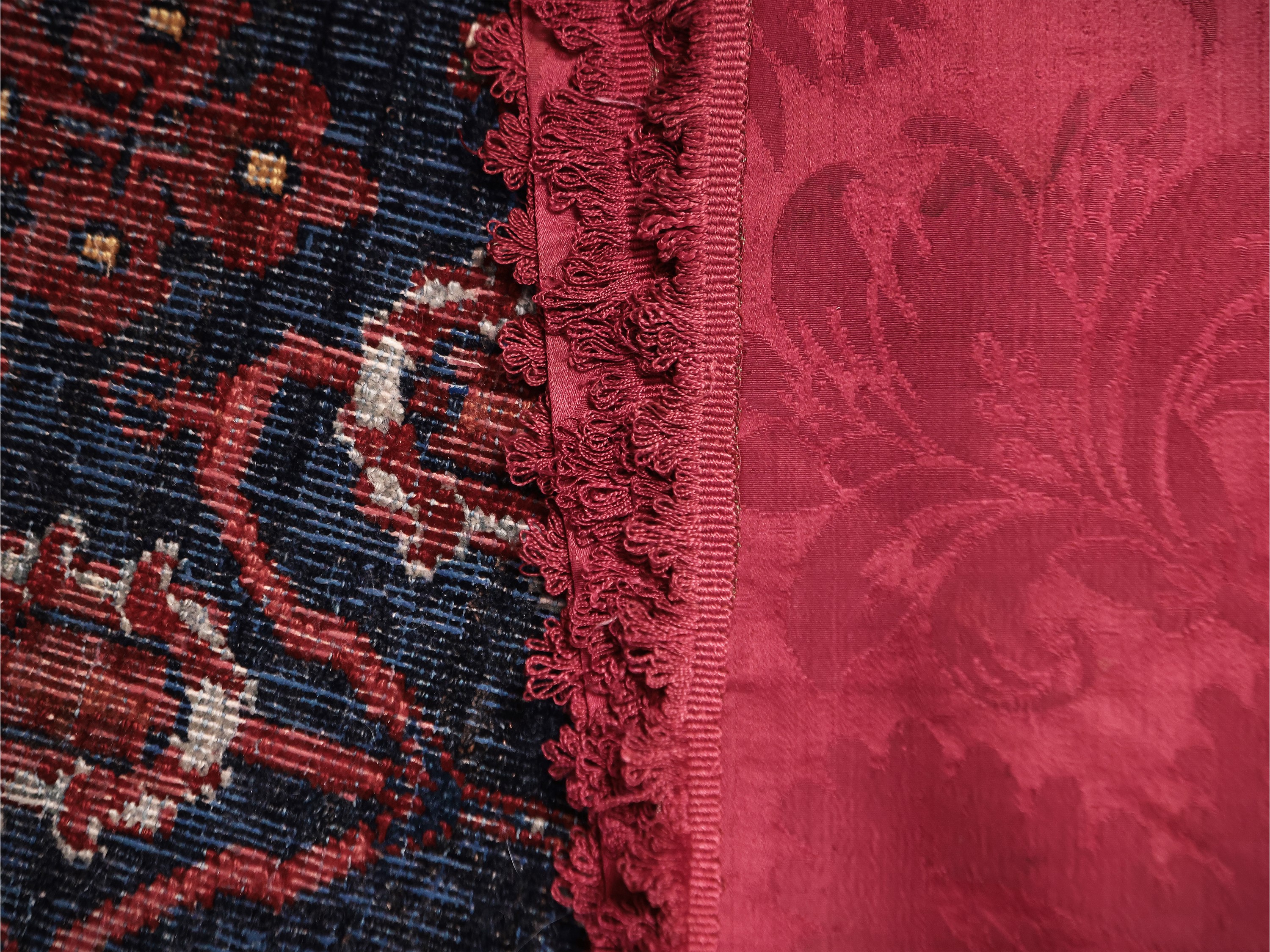 Copriletto in Damasco Rosso di Seta D'epoca