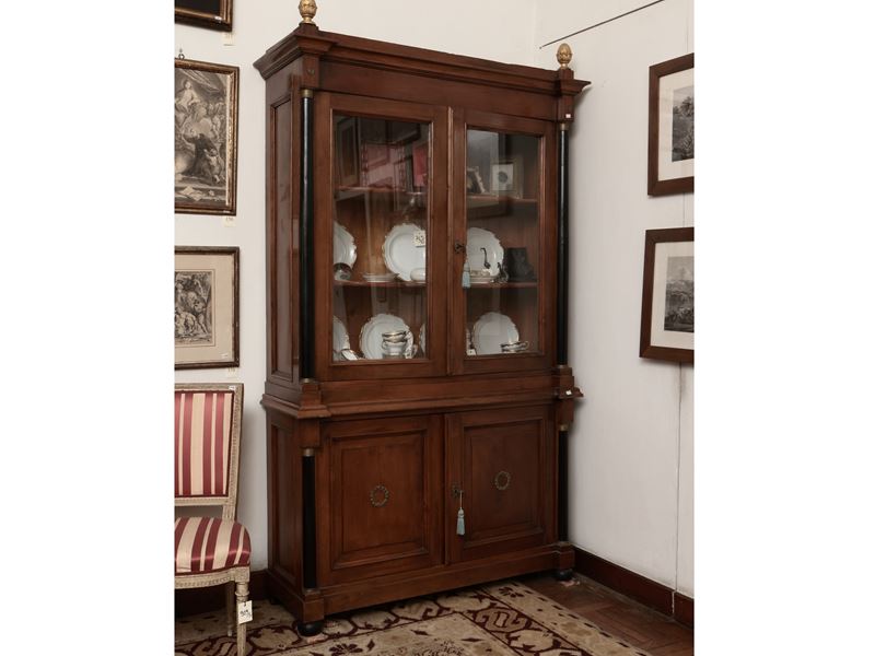 Credenza a Due Corpi Impiallacciata in Noce