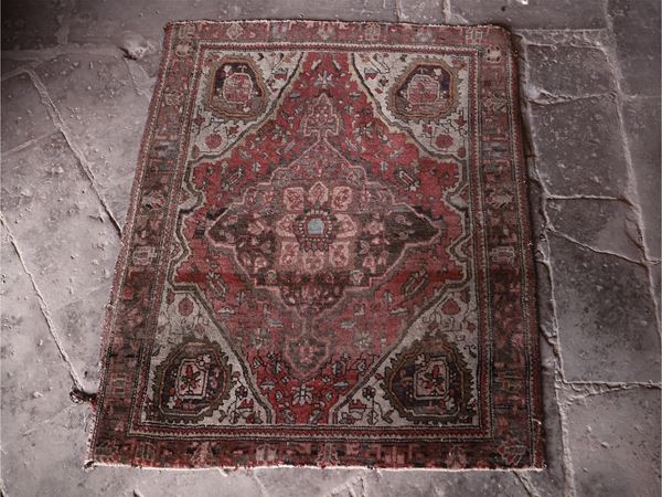 Due piccoli tappeti di vecchia manifattura
