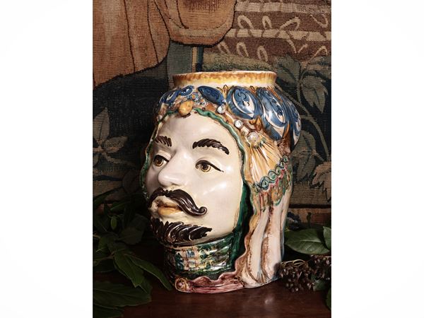 Vaso antropomorfo in ceramica policroma