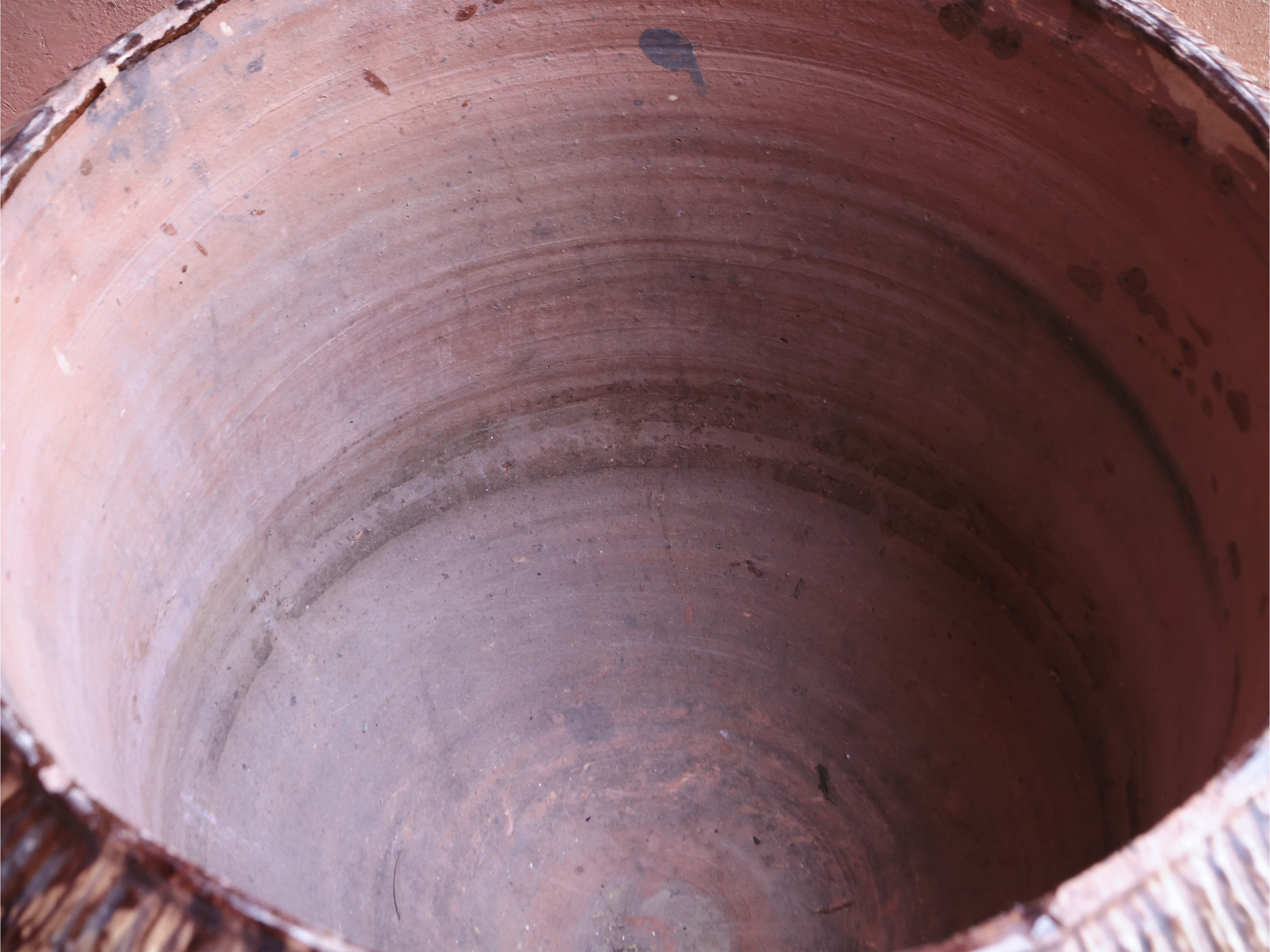 Coppia di grandi brucia essenze o bracieri in maiolica