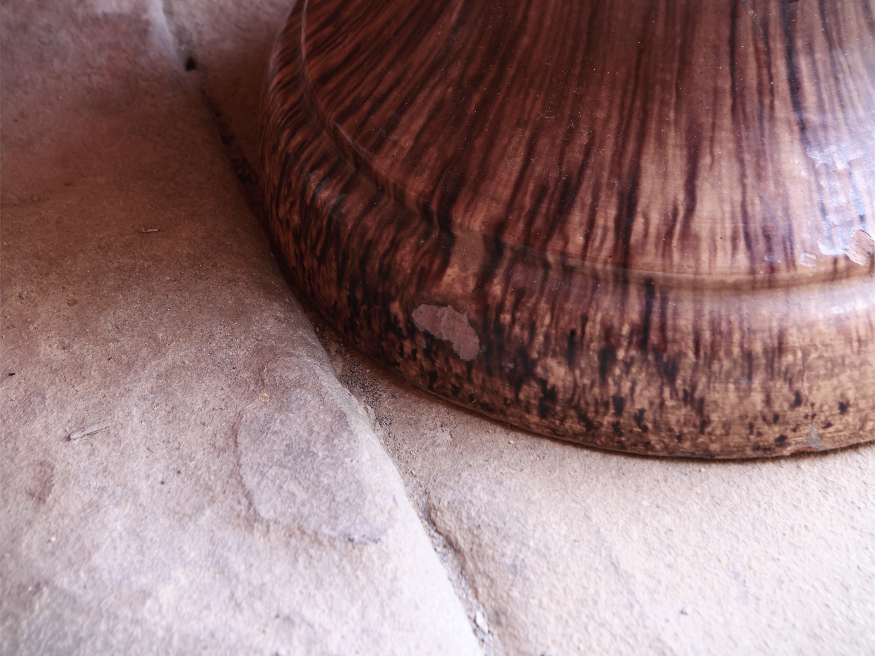 Coppia di grandi brucia essenze o bracieri in maiolica