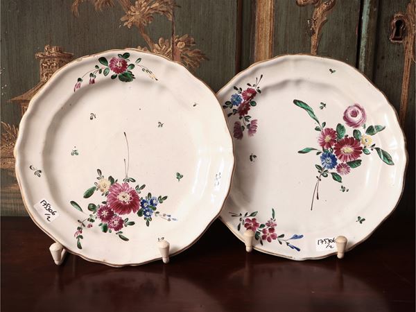 Coppia di piatti in maiolica, Faenza