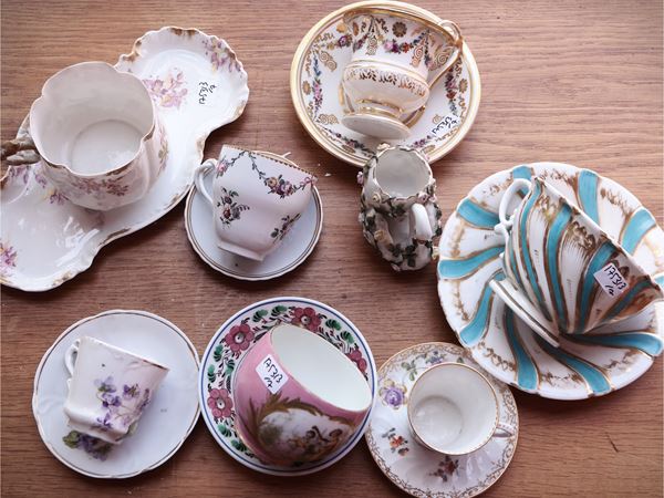 Sette tazzine in porcellana da collezione