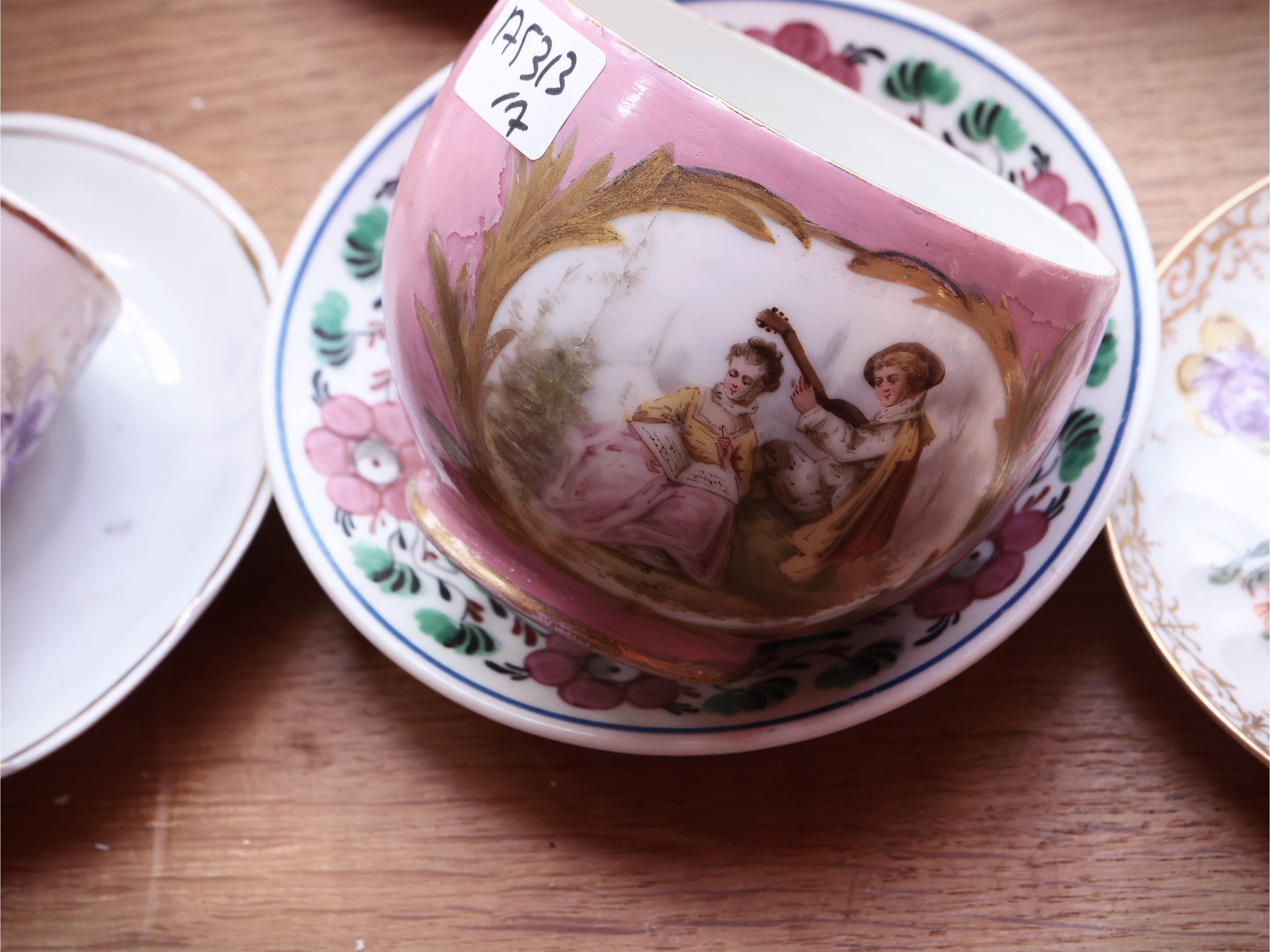 Sette Tazzine in Porcellana da Collezione