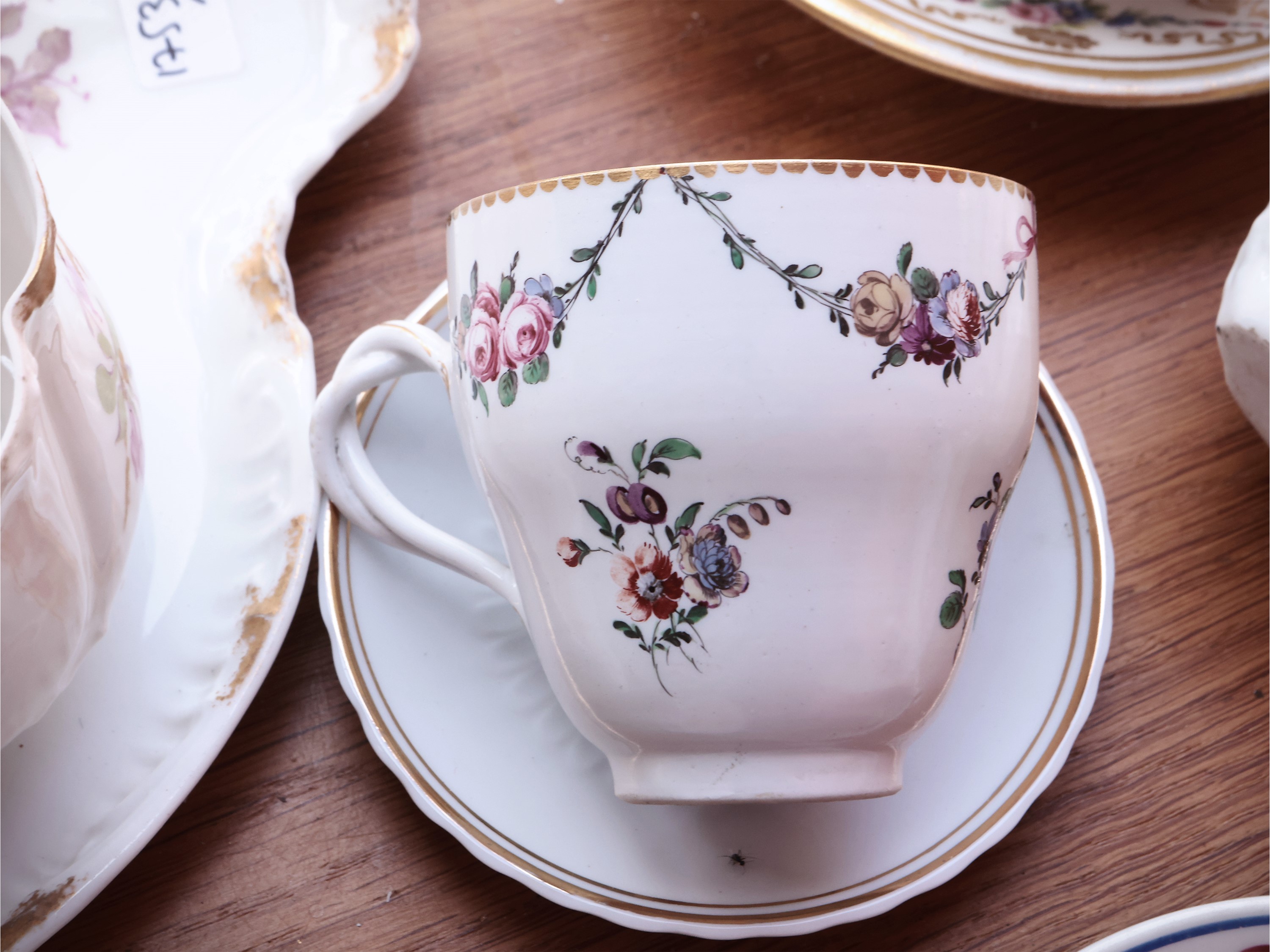 Sette Tazzine in Porcellana da Collezione